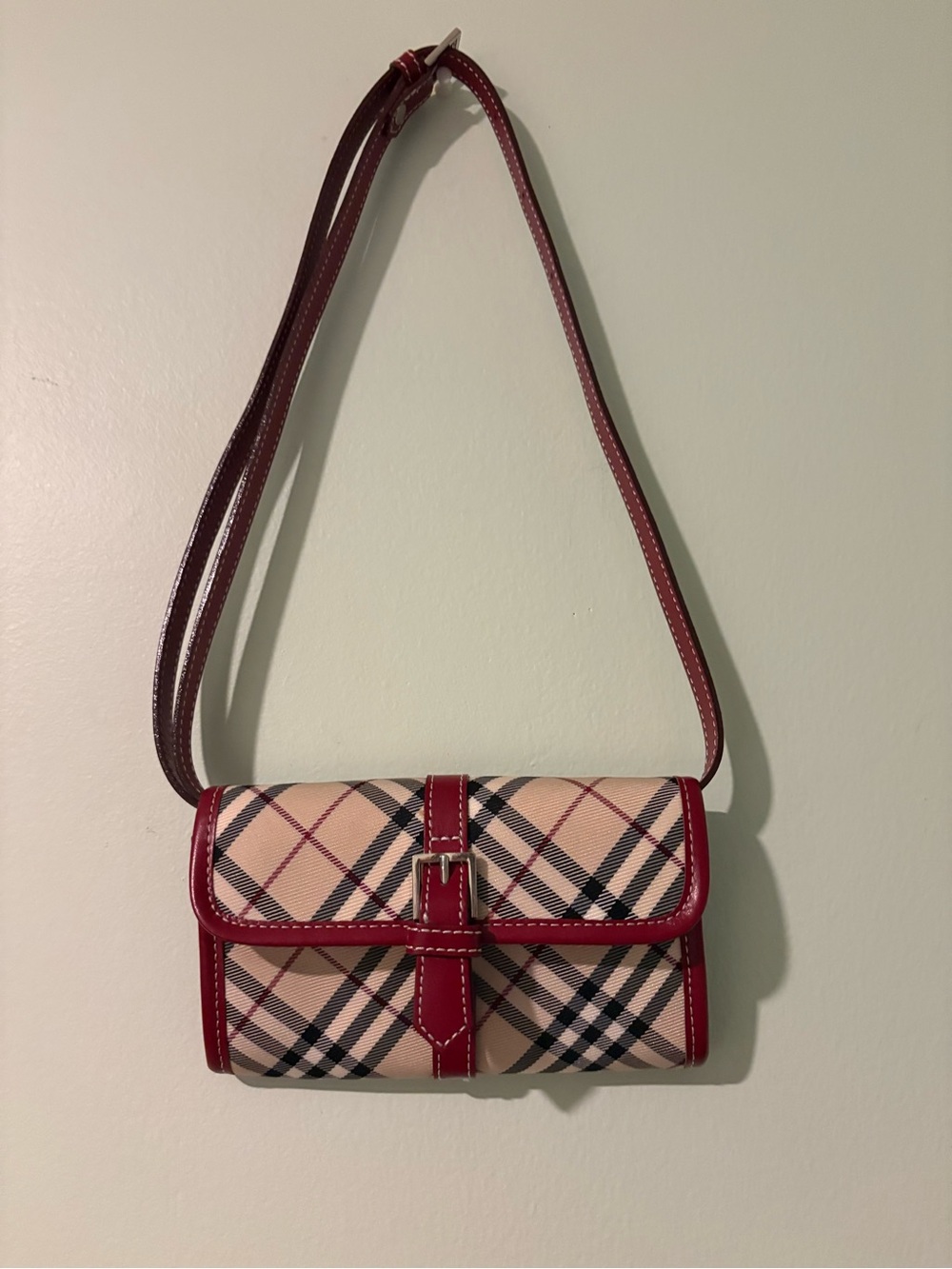 Authentic Burberry - Picture 5 of 6